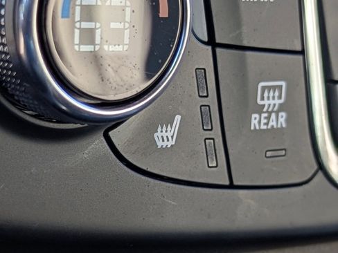 Used 2022 Chevrolet Traverse LT image 22