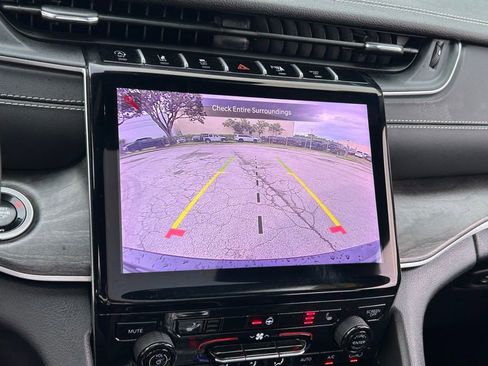 Certified 2024 Jeep Grand Cherokee Limited w/ Black Appearance Package image 26