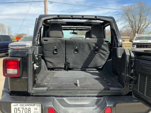 Used 2020 Jeep Wrangler Unlimited Rubicon AWD/4WD image 10