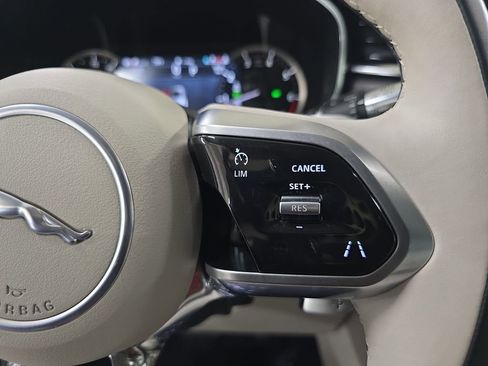 Used 2021 Jaguar F-PACE image 21