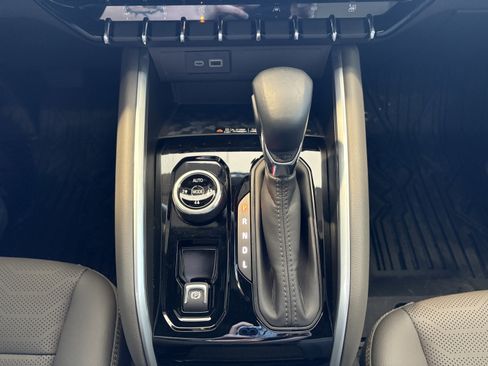 Used 2024 Chevrolet Colorado ZR2 w/ ZR2 Convenience Package III image 17