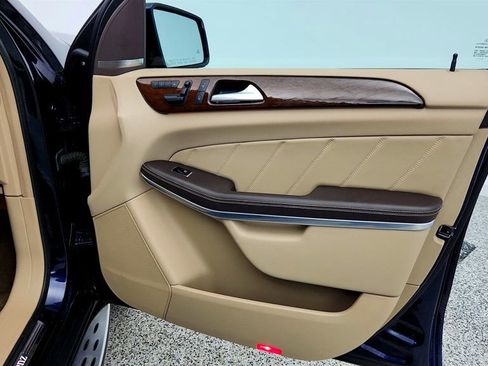 Used 2014 Mercedes-Benz GL 450 4MATIC 4dr GL 450 with Premium w/ Lighting Package image 26