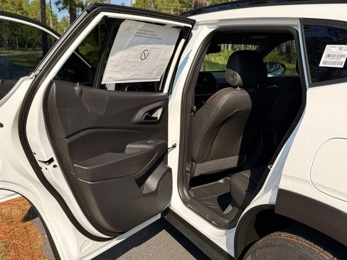 New 2026 Chevrolet Trax RS w/ Sunroof Package FWD image 26