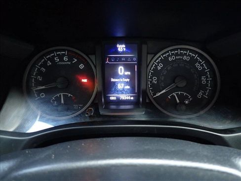 Used 2022 Toyota Tacoma TRD Off-Road w/ TRD Premium Off Road Package AWD/4WD image 27