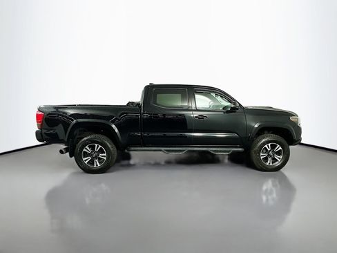 Used 2017 Toyota Tacoma TRD Off-Road AWD/4WD image 9