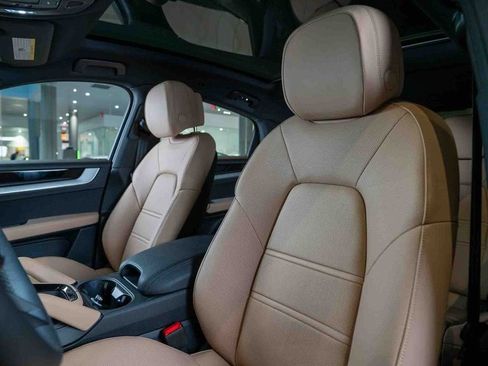 New 2025 Porsche Cayenne Coupe image 5