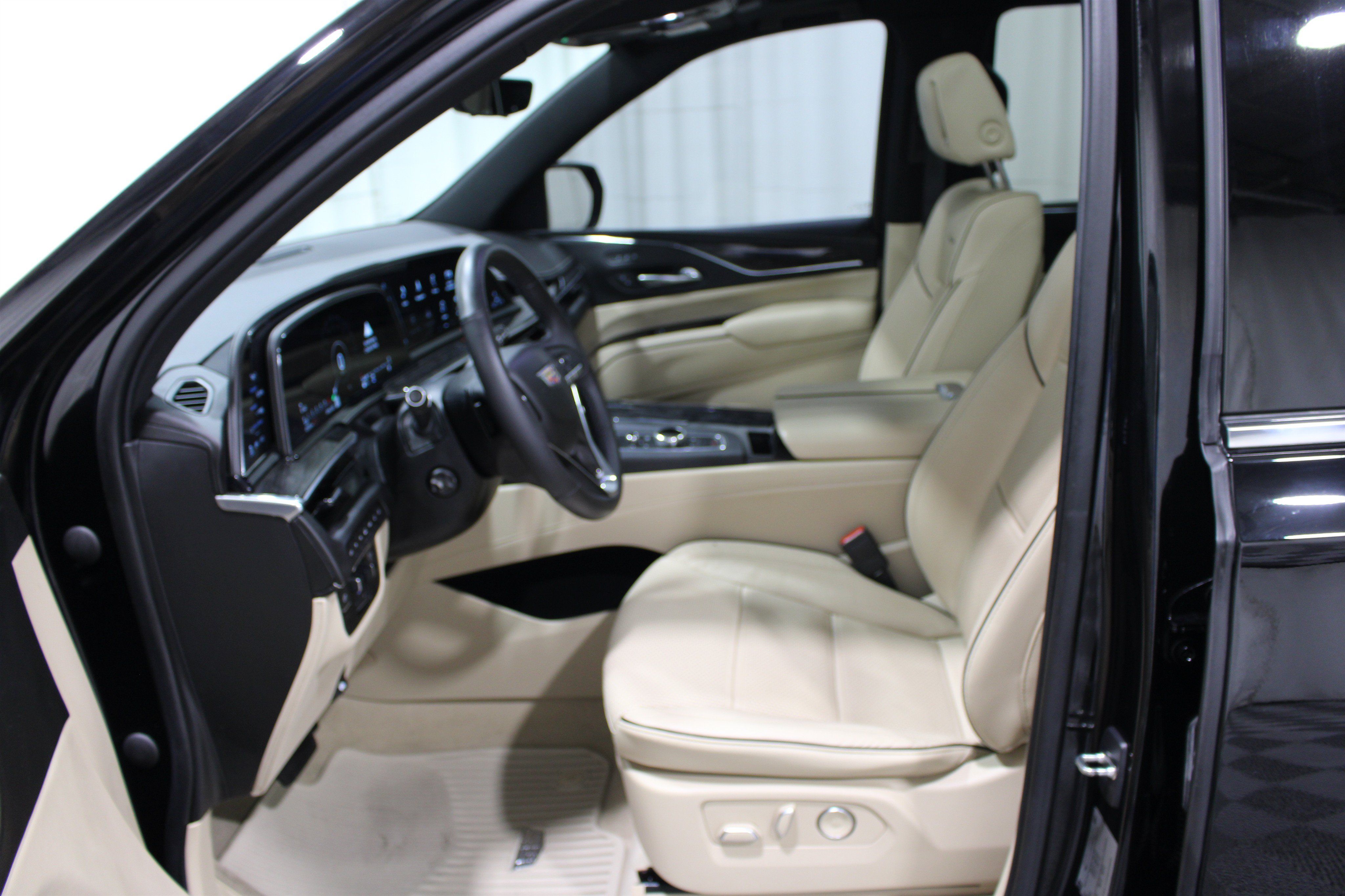 Used 2021 Cadillac Escalade Premium Luxury w/ Driver Assist Tech Package AWD/4WD image 3