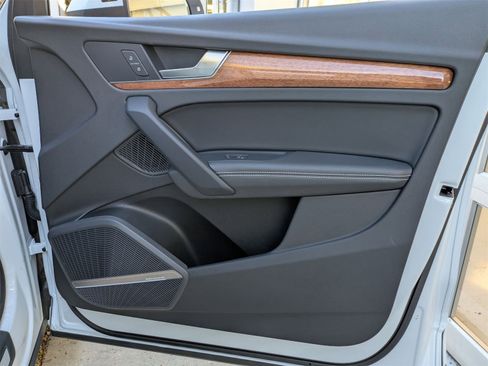 Used 2023 Audi Q5 e Premium Plus w/ Premium Plus Package image 18