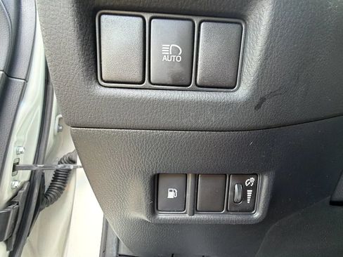 Used 2020 Toyota C-HR XLE FWD image 15