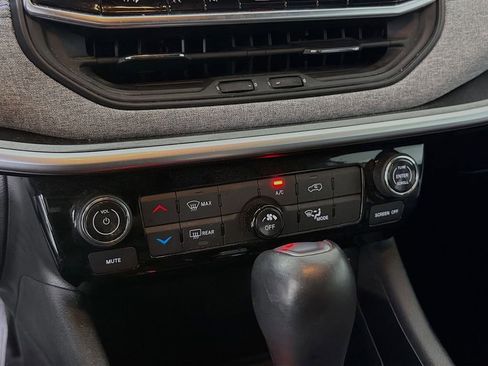 Used 2023 Jeep Compass Latitude AWD/4WD image 18