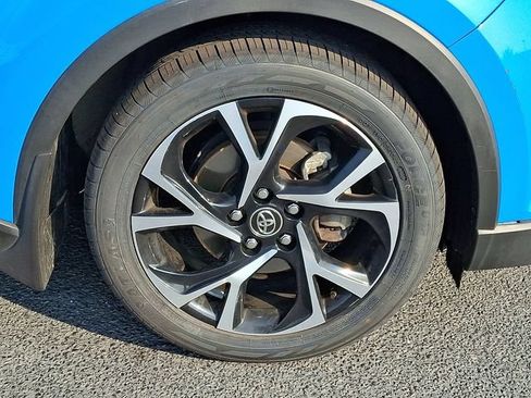 Used 2019 Toyota C-HR XLE FWD image 11