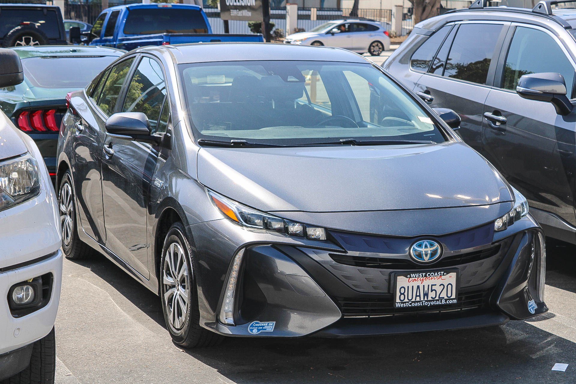 Used 2021 Toyota Prius Prime LE FWD image 3