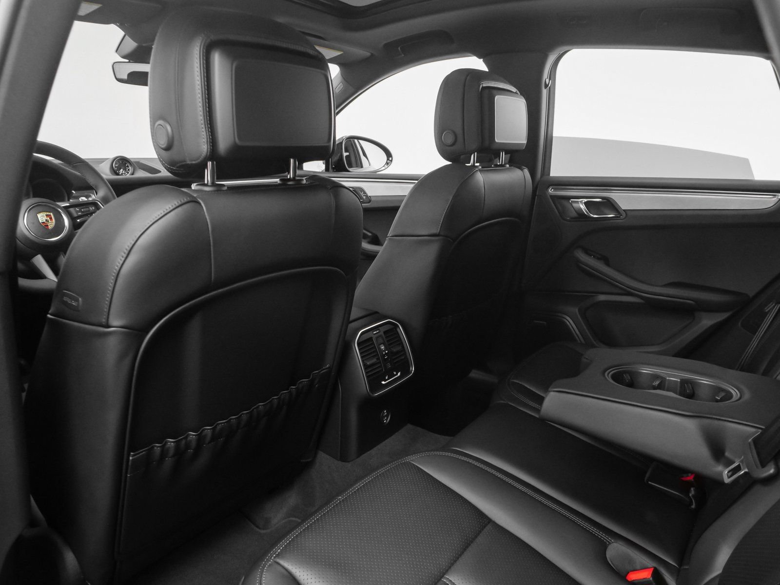 Certified 2025 Porsche Macan AWD/4WD image 36