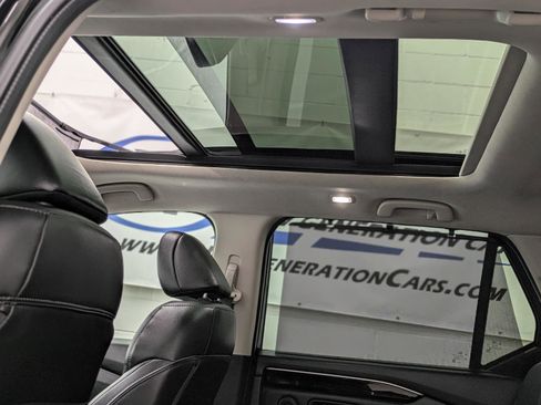 Used 2024 Honda Pilot Touring image 5