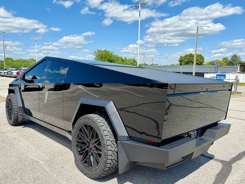 Used 2025 Tesla Cybertruck AWD Crew Cab image 8