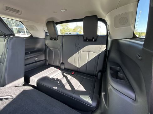 Certified 2026 INFINITI QX60 Luxe w/ Cargo Package AWD/4WD image 24
