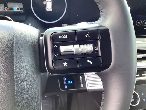 Used 2025 Hyundai Santa Fe Limited AWD/4WD image 12