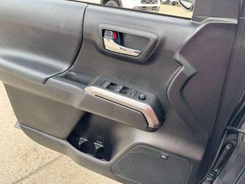 Used 2021 Toyota Tacoma Limited image 9