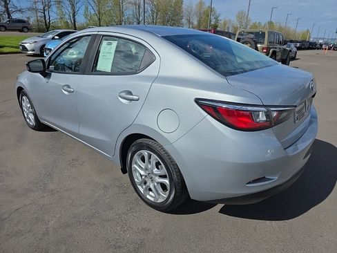 Used 2017 Toyota Yaris iA FWD image 3