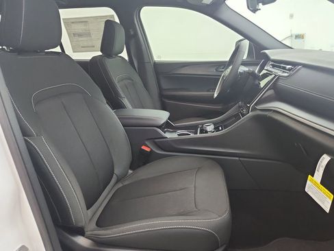 New 2025 Jeep Grand Cherokee Laredo image 32