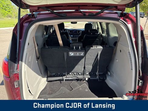 Used 2018 Chrysler Pacifica Touring-L Plus w/ Tire & Wheel Group image 22