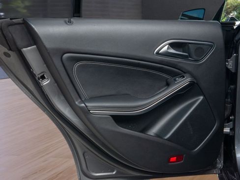 Used 2018 Mercedes-Benz CLA 250 4MATIC image 15