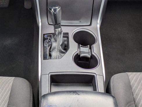 Used 2015 Toyota Camry LE image 18