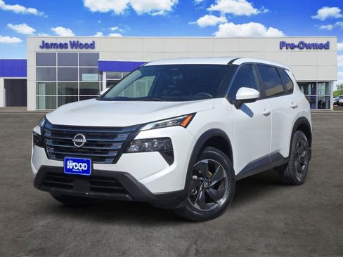 Used 2024 Nissan Rogue SV image 1