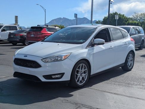 Used 2015 Ford Focus SE w/ Equipment Group 201A FWD image 9