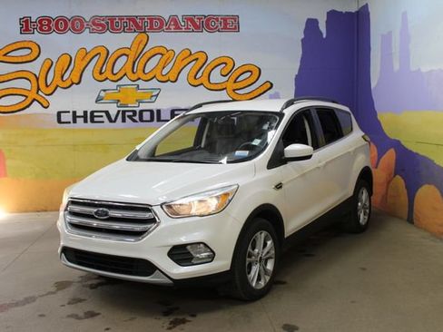 Used 2017 Ford Escape SE FWD image 2