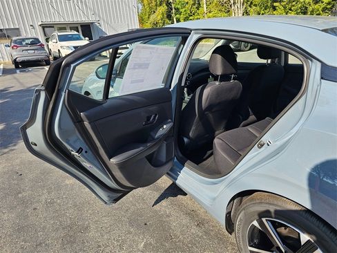 New 2025 Nissan Sentra SV image 19