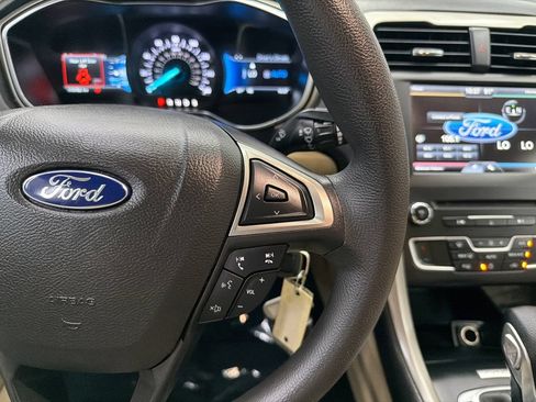 Used 2016 Ford Fusion SE FWD image 24