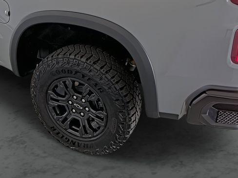 Used 2025 Chevrolet Silverado 1500 ZR2 w/ Technology Package AWD/4WD image 9