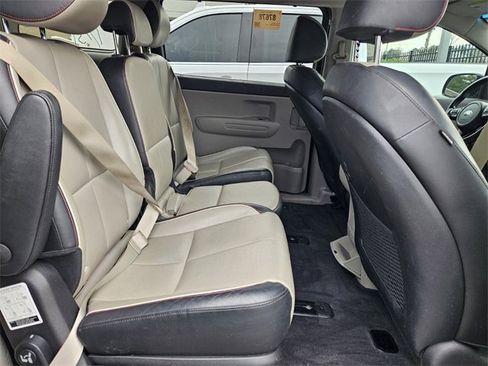 Used 2019 Kia Sedona EX image 8