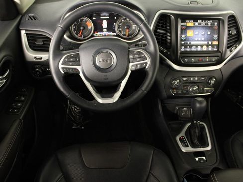 Used 2016 Jeep Cherokee Limited w/ Luxury Group FWD image 6