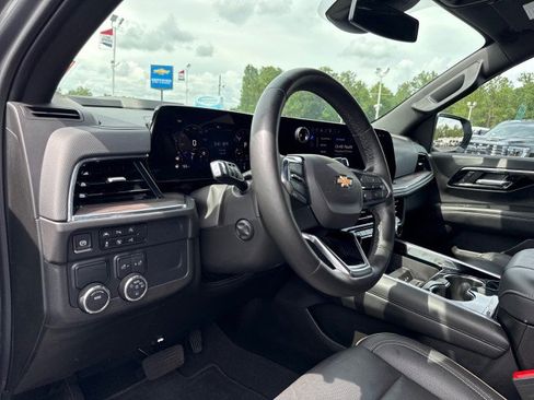 Used 2025 Chevrolet Suburban Premier RWD image 23