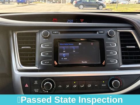 Used 2017 Toyota Highlander LE image 22