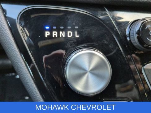 Used 2024 Chrysler Pacifica Limited FWD image 16
