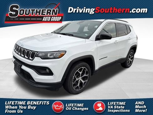 Used 2024 Jeep Compass Latitude AWD/4WD image 1