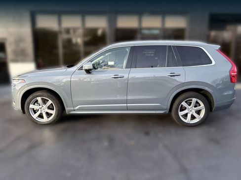 Used 2021 Volvo XC90 T6 Momentum image 2
