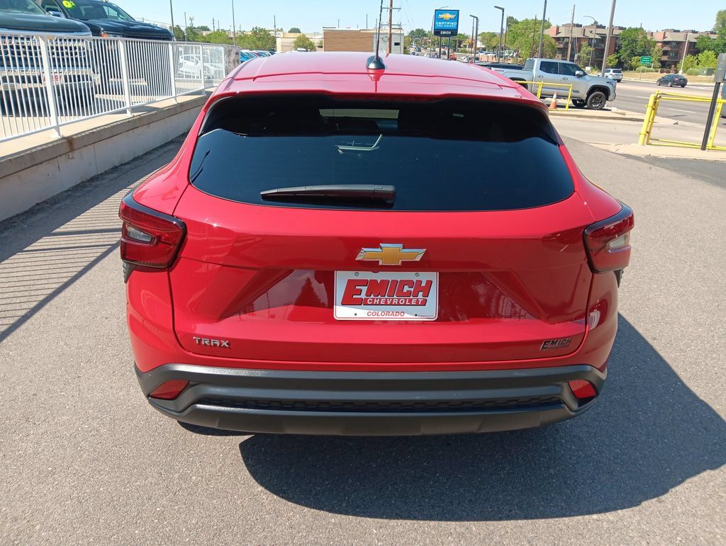 Used 2026 Chevrolet Trax LS FWD image 4