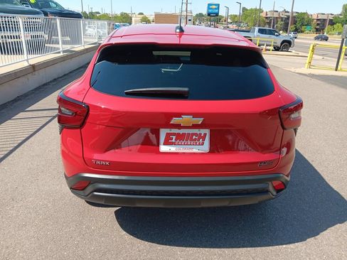 Used 2026 Chevrolet Trax LS FWD image 4