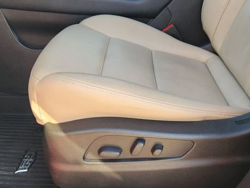 Used 2024 Cadillac XT4 Luxury w/ Cold Weather Package image 23