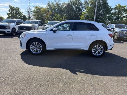 Used 2025 Audi Q3 2.0T Premium Plus w/ Premium Plus Package AWD/4WD image 2