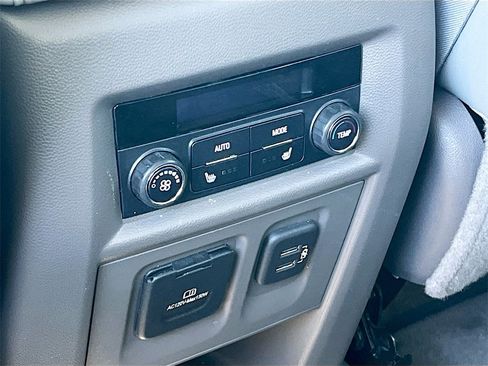 Used 2020 Chevrolet Traverse Premier image 25