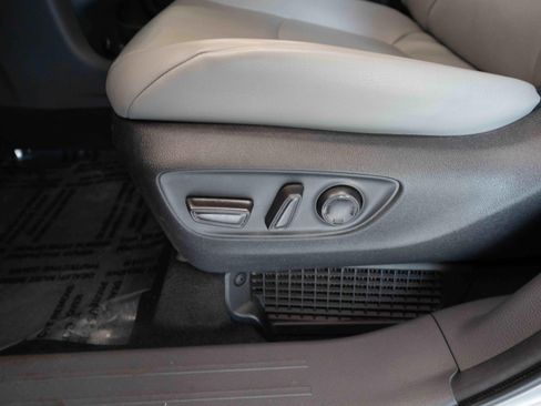 Used 2023 Toyota Sienna XLE w/ XLE Plus Package AWD/4WD image 12
