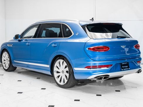 Used 2025 Bentley Bentayga Extended Wheelbase image 3
