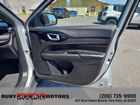 Used 2025 Jeep Compass Trailhawk AWD/4WD image 33