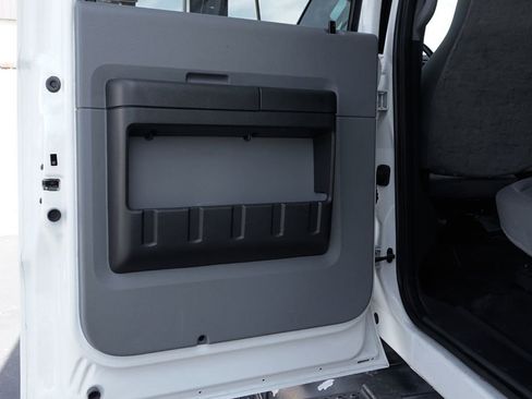 Used 2015 Ford F650 2WD Crew Cab Super Duty image 42