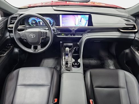 Used 2025 Toyota Crown Signia AWD/4WD image 10